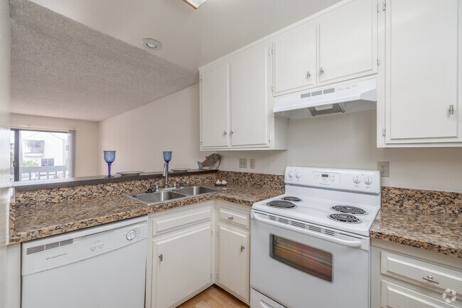 1BR, 1BA - 830SF - Kitchen - Riviera Vista Apartments