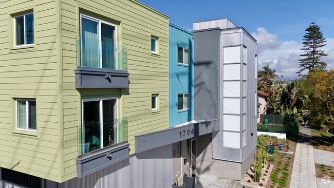 Building Photo - 1704 Hornblend St Rental