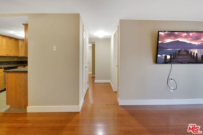 Photo - 10982 Roebling Ave