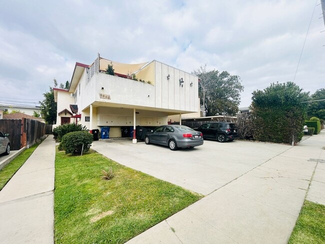 Photo - 3645 Kelton Ave Unit 3645 Kelton Ave #1