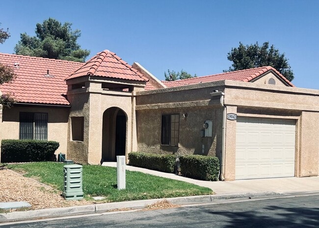 Building Photo - Affordable Comfort in 55+ Guard-Gated Comm... Rental