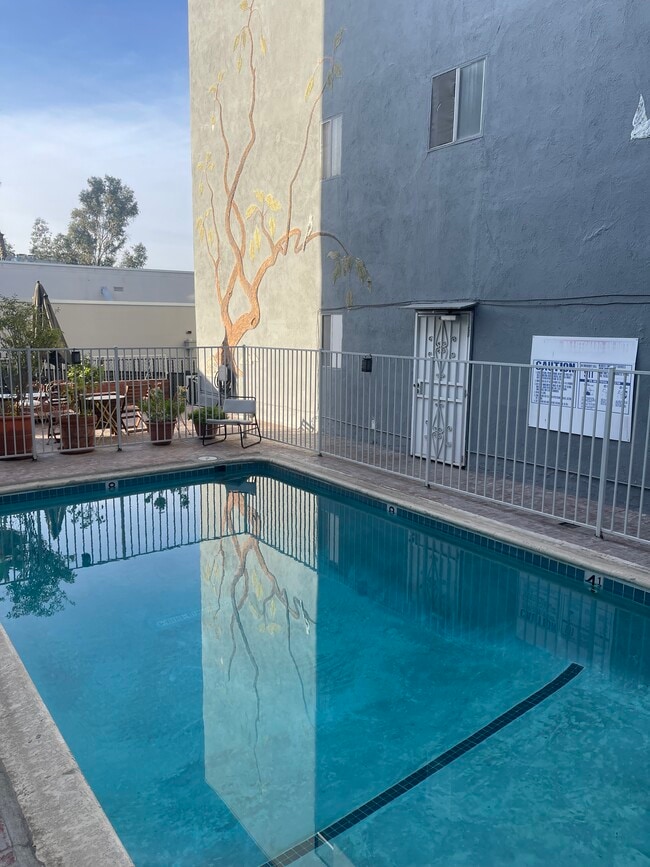 Photo - 1810 N Bronson Ave Unit 0