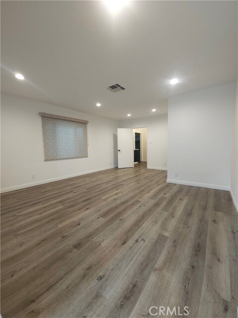 Photo - 17423 Burbank Blvd