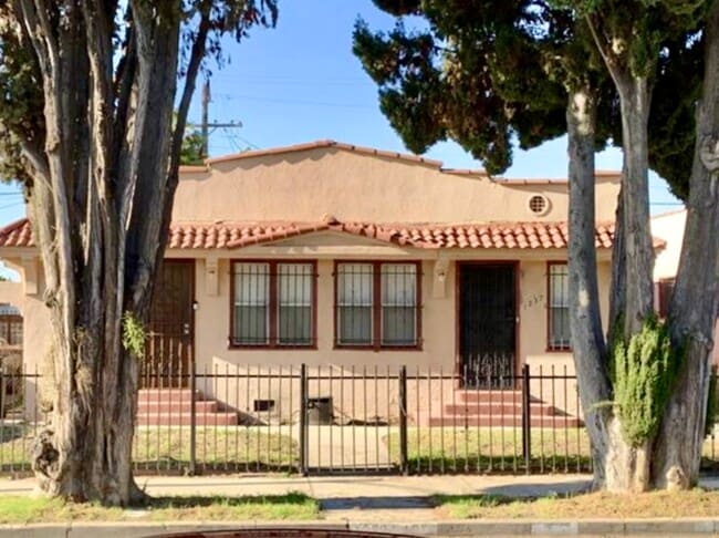 Photo - 1237 W 56th St Apartments Unit 1237 56th W 56th Street