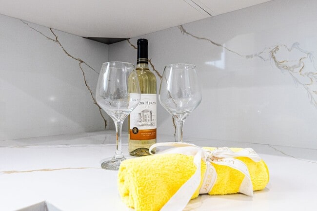 Photo - 4443.5 Auckland Ave Unit 4443.5