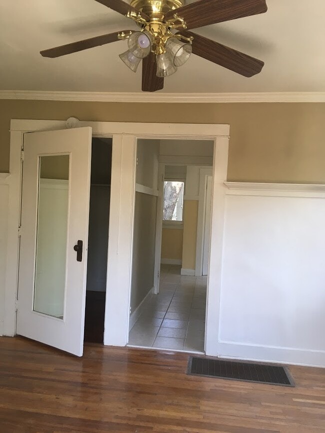 Building Photo - 422 El Centro St Unit 1/2