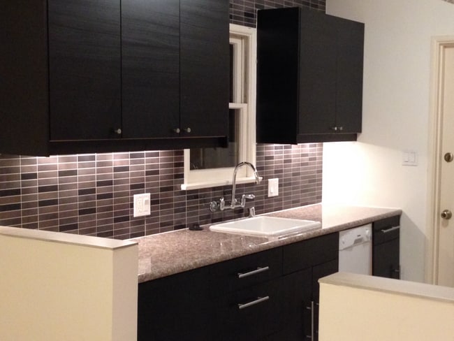 Building Photo - 3315 Caroline Ave Unit #2