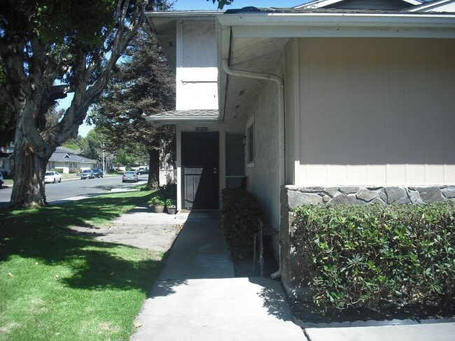 Photo - Nicely Upgraded Corner Townhouse