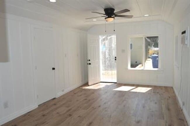 Pomeroy Ave - Pomeroy Ave Apartment Unit 2681 1/2