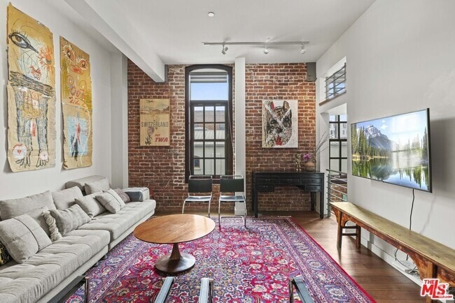 Building Photo - 940 E 2nd St Unit 35 Rental