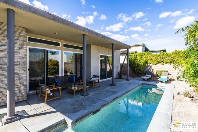 Photo - 684 Bliss Way