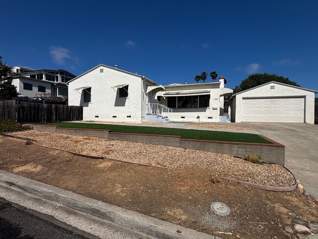 Building Photo - 3689 Moultrie Ave