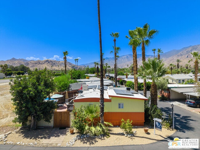 Photo - 306 Logenita St