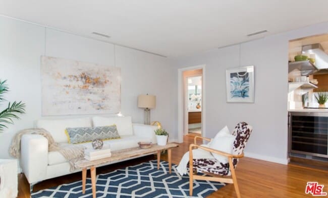 Photo - 1060 Nowita Pl