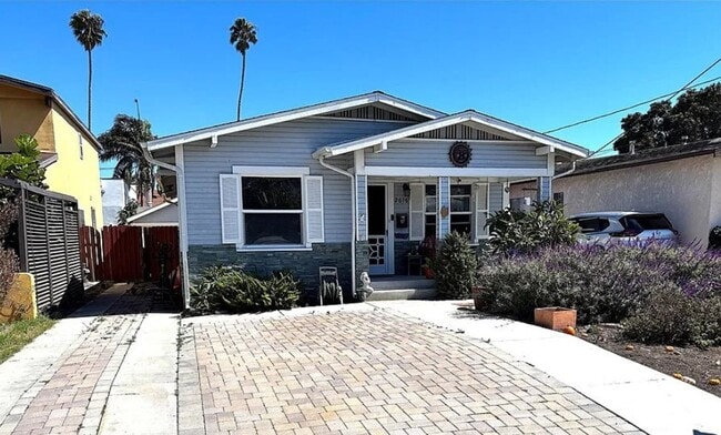 Building Photo - Lovely 2 bedrooms and 1 bathroom beach cottage in San Pedro