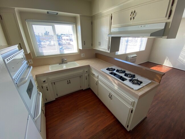 Kitchen - Unit 10 (2nd floor) - The Frontier