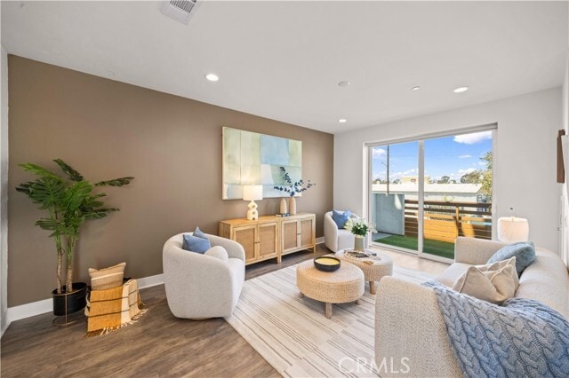 Photo - 645 W 17th St