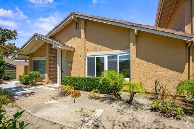 Building Photo - 2 bed 2 bath centrally located in Rancho B... Rental
