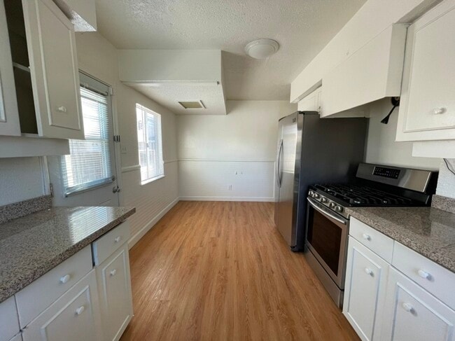 Photo - 2212 Ruhland Ave