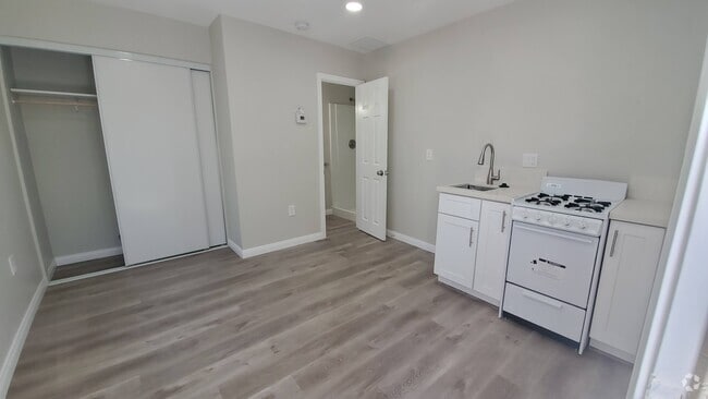 Building Photo - 21629 Cottonwood Ave Unit 4 Rental
