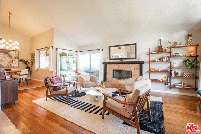 Photo - 19730 Hatton St