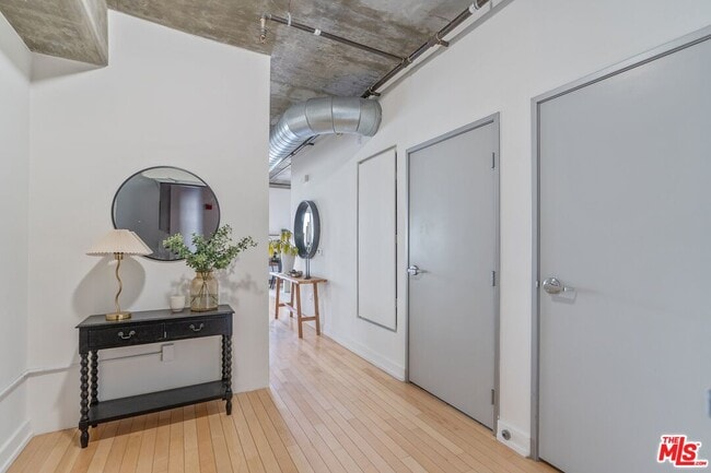 Photo - 645 W 9th St Unit 618