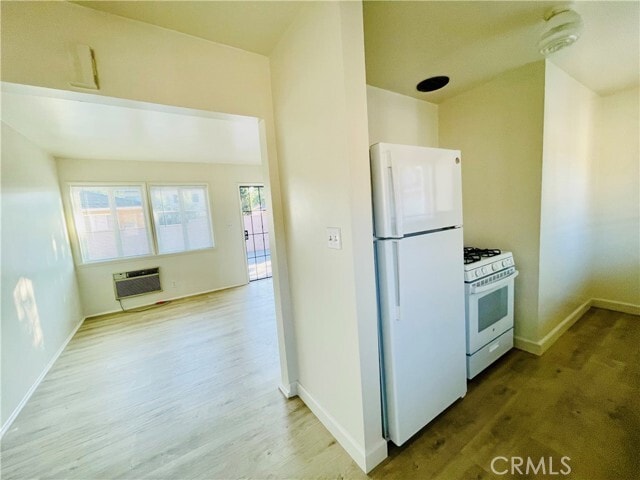 Photo - 731 S Almansor St