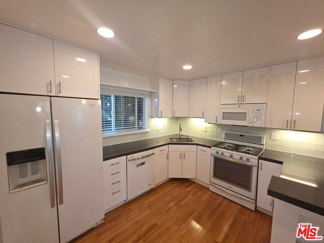 Photo - 309-309 Broadway St Unit 11