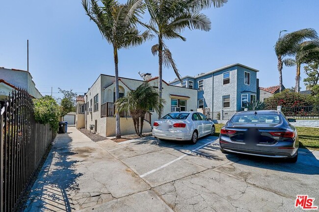Photo - 1329 S Tremaine Ave