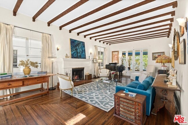 Photo - 537 N June St