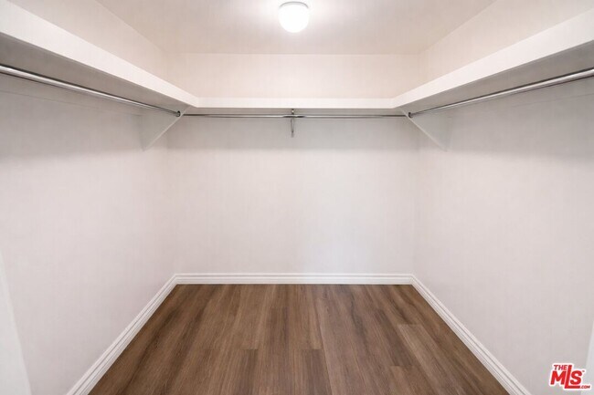 Photo - 10870 Whitburn St