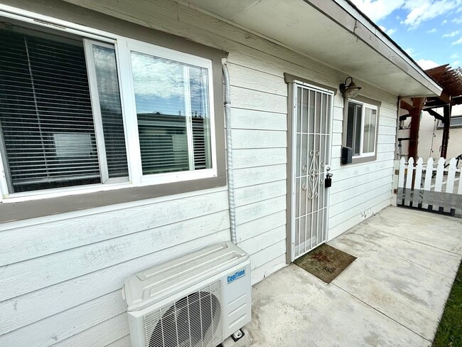 Photo - 3 units Unit B