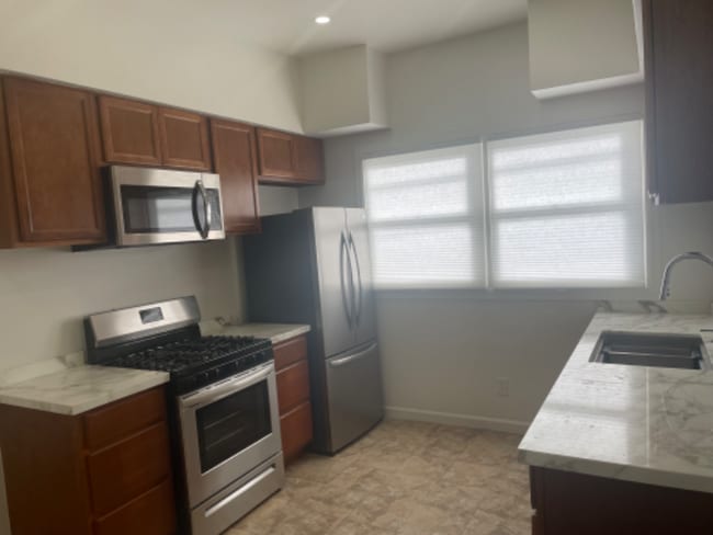 Photo - 1000 W 22nd St