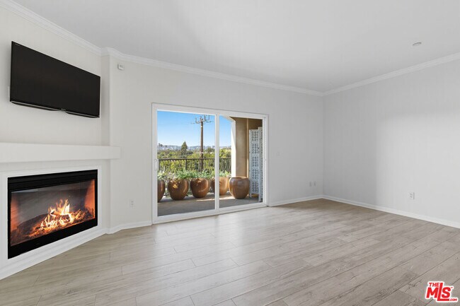 Photo - 3401 S Bentley Ave Unit 306