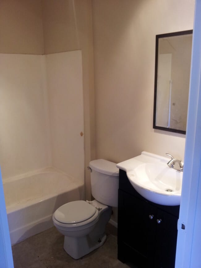 Photo - Bright and Modern Second Floor 1 Bedroom 1... Unit 405 #E