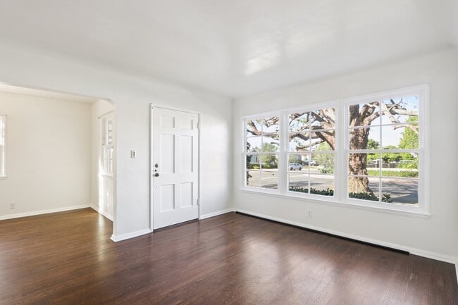 Photo - 8426 Alverstone Ave