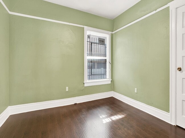 Photo - 1296 W Jefferson Blvd