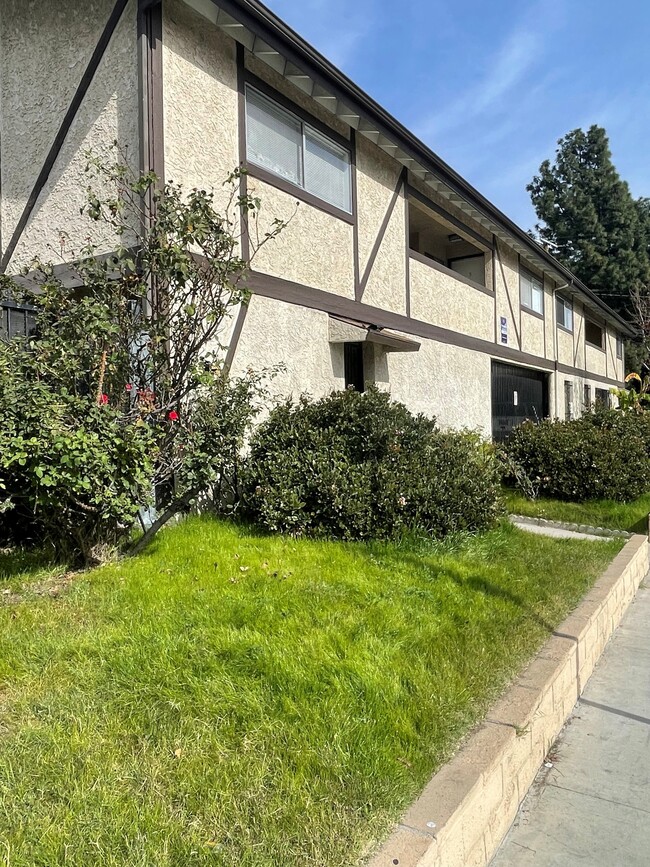 Building Photo - 6003 Craner Ave