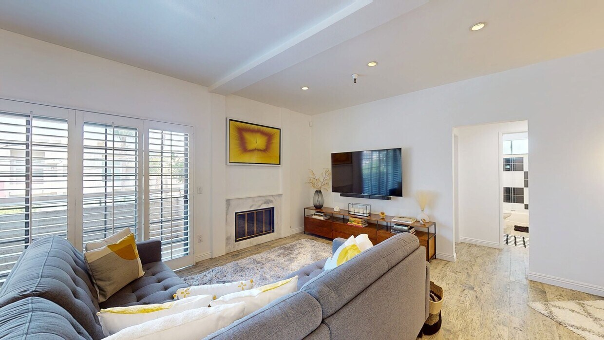 3D Tour - 14630 Dickens St Condo Unit 203