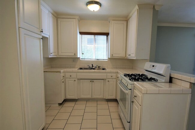 Photo - 15156 Dickens St Unit 02