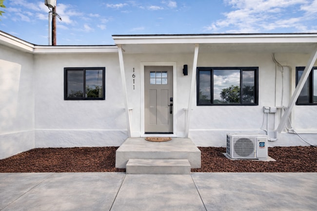 Building Photo - 1609-1611 Burton Street Unit 1611 Burton Street