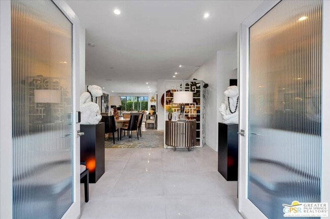 Photo - 605 E Sierra Way