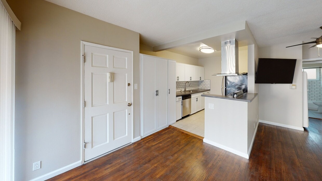 3D Tour - The DLP Hollywood Apartments