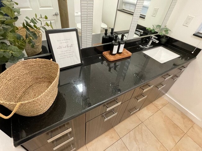 Photo - PRIVATE , FURNISHED Beverly Hills Studio Back House ! All utilities included