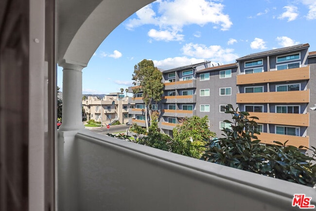 Photo - 107 Sweetzer Ave Unit 201