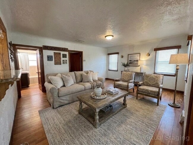 Photo - Charming 3 Bedroom 2 Bathroom, Long Beach Home for Lease!