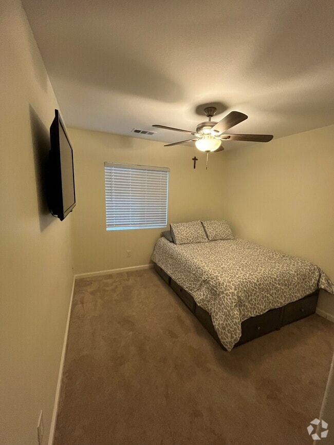 Building Photo - 10976 Remington St Rental