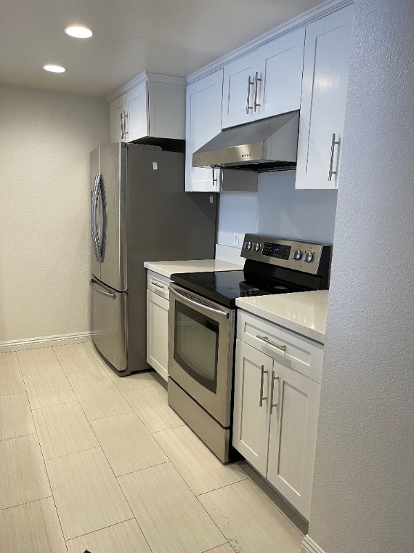 Building Photo - 600 W 9th St Rental