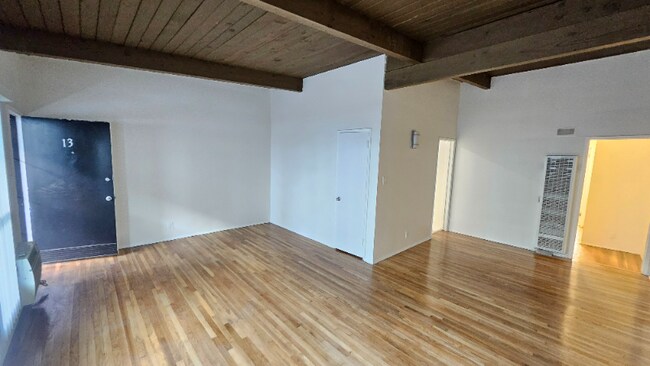 Photo - 11032 Moorpark St Unit 6