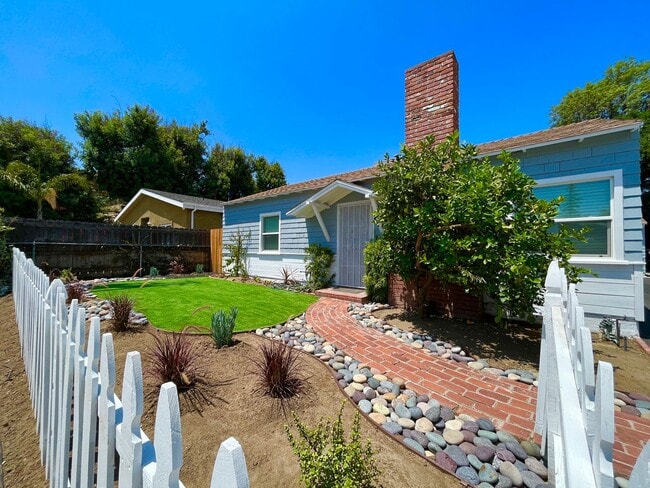 Completely Renovated Jem just north of Ven... - Completely Renovated Jem just north of Ven... House